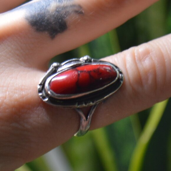 Vintage Sterling Silver and Red Cabochon Ring, Size 9 - Picture 4 of 10